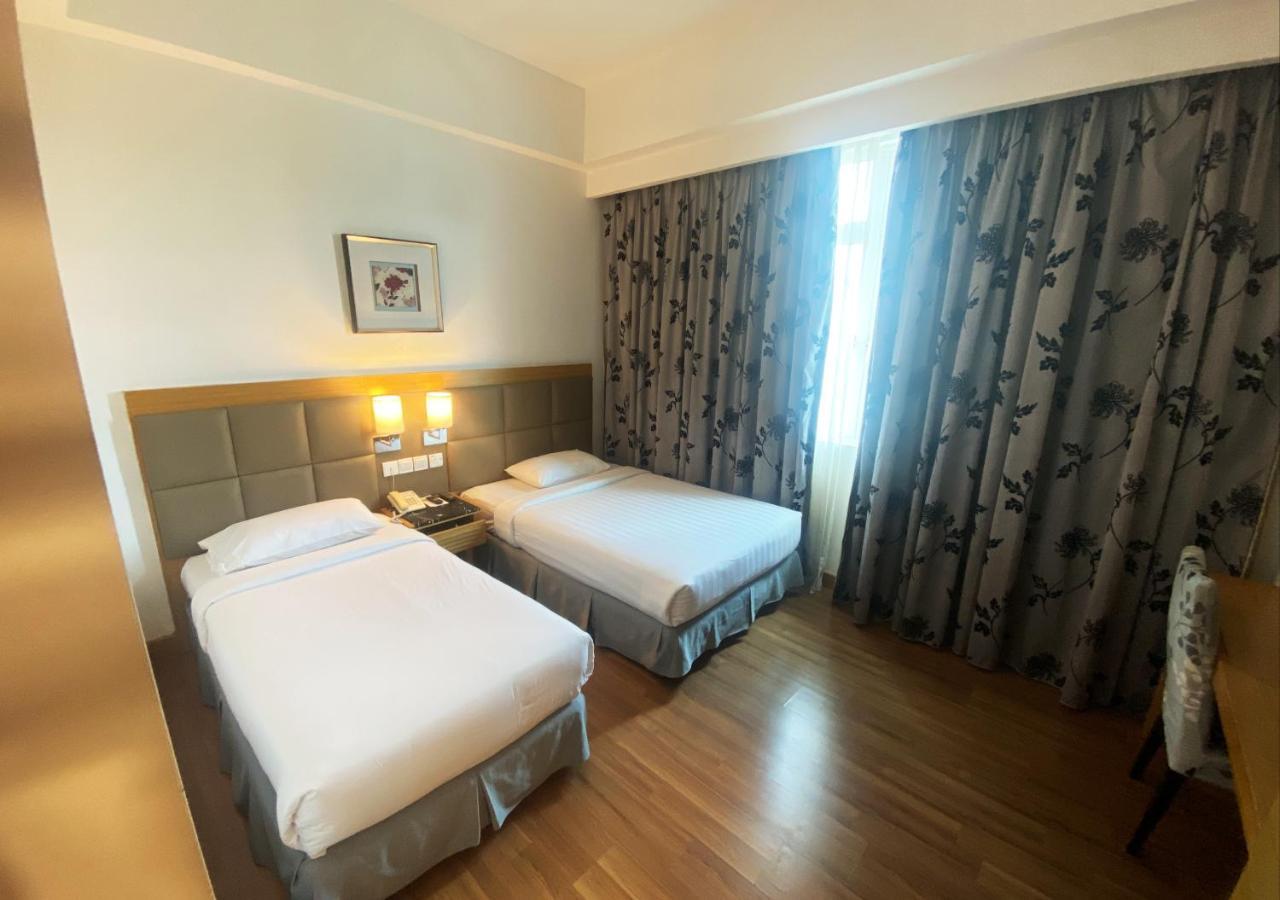 Crown Garden Hotel Кота Бару Екстериор снимка